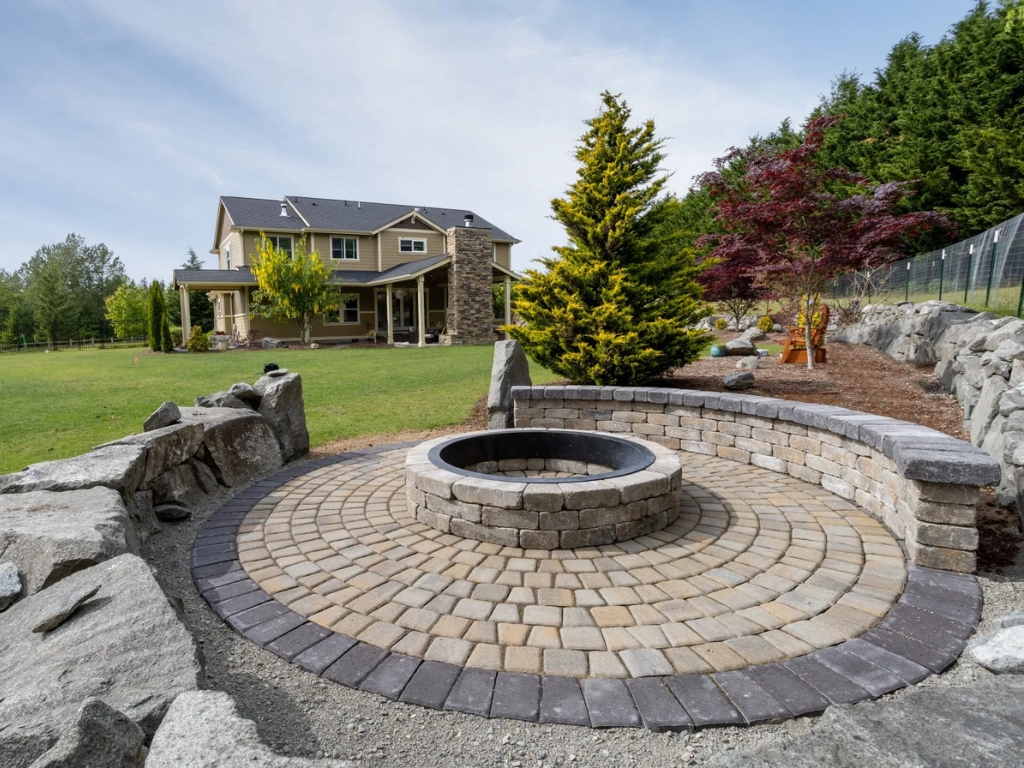 Flagstone vs Pavers: Which is Right for Your Patio?
